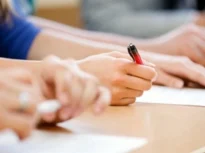 UPDATE – Calendarul Evaluării Naționale și al Bacalaureatului 2027, propuse de Ministerul Educației/ Când sunt prevăzute probele/ Modificările sunt motivate, printre altele, de temperaturile extreme din timpul verii / Când au loc simulările