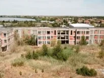 6 milioane de euro pentru un campus care nu a primit niciodată elevi. După aproape 20 de ani, construcția este o ruină