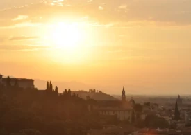 Cel mai fierbinte oraș al Europei trăiește acum un nou tip de lockdown