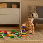 O substanță toxică se ascunde în obiectele pe care le folosim zi de zi. De ce sunt copiii printre cei mai expuși
