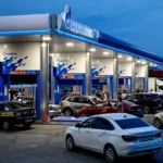 Cum a ajuns Rusia, unul dintre marii exportatori de petrol, să importe carburanți. Atacurile Ucrainei se simt la pompă