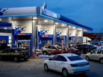 Cum a ajuns Rusia, unul dintre marii exportatori de petrol, să importe carburanți. Atacurile Ucrainei se simt la pompă