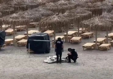 O dronă a fost detonată pe plajă la Olimp. Noroc că e vremea urâtă și turiști puțini (Video)