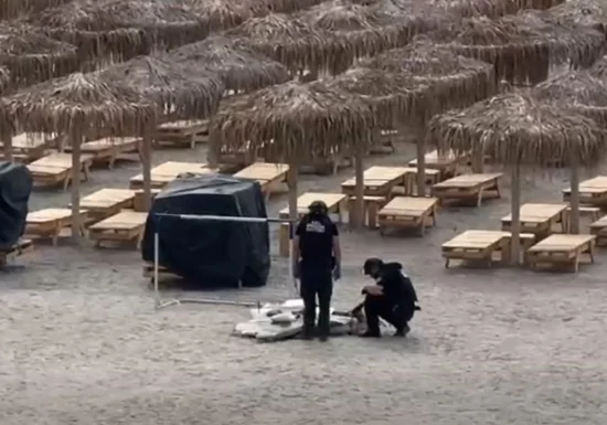 O dronă a fost detonată pe plajă la Olimp. Noroc că e vremea urâtă și turiști puțini (Video)