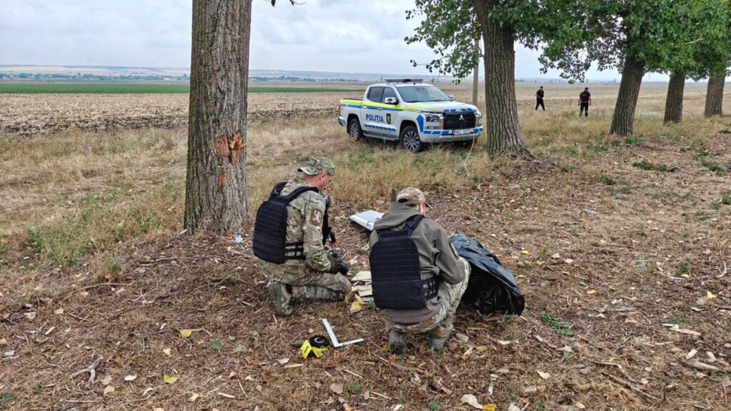 Cinci drone au intrat în Republica Moldova, una a căzut lângă Chișinău. Nicușor Dan e prezent în țara vecină, pentru Ziua Independenței