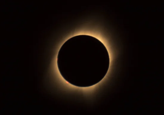 Eclipsa de Soare din 12 august: De unde se vede în România, la ce oră și cum o poți urmări fără să îți afectezi vederea