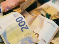 O femeie din Thailanda a deschis seiful în care păstra 26.000 de euro și nu i-a venit să creadă ce a găsit