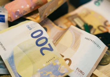 O femeie din Thailanda a deschis seiful în care păstra 26.000 de euro și nu i-a venit să creadă ce a găsit