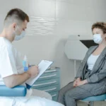 De ce femeile sunt diagnosticate mai frecvent decât bărbații cu boli autoimune? Există și un revers al medaliei