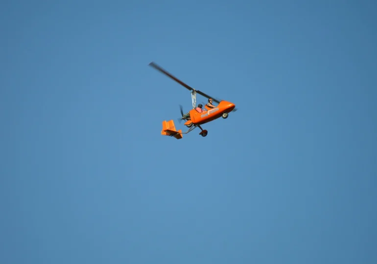 Momentul în care un girocopter devine o „minge de foc” după ce lovește cablurile unei telecabine în Italia (Video)