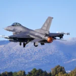 Tensiuni pe flancul estic al NATO: România ridică F-16 de la sol, Polonia își mobilizează aviația, o dronă este doborâtă în Lituania