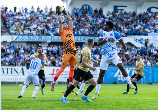 România are viitor: Codruț Sandu, portarul care impresionează în Superliga