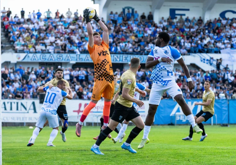 România are viitor: Codruț Sandu, portarul care impresionează în Superliga