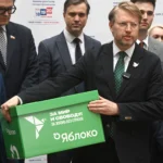 În data de 20 septembrie, în Rusia vor avea loc alegeri parlamentare. Nikolai Ribakov, președintele partidului Yabloko, aduce dovezi la ședința de judecată a Curții Supreme din Rusia. Judecătorii au interzis formațiunea pentru că n-a respectat drepturile de autor, printre altele, în promovarea electorală.