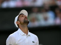 Probleme mari pentru Novak Djokovic: S-a pus în genunchi pe teren și a vomitat în prosop, la Cincinnati Video