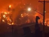 Incendiul care și-a creat propria vreme. Peste 20.000 de oameni evacuați în vestul Canadei