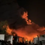 Incendiu cu flăcări uriașe în București. O hală a luat foc, a fost emis RO-Alert din cauza fumului dens (Video)