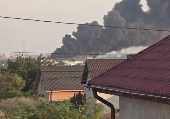 Incendiu cu degajări mari de fum în apropiere de Năvodari. A fost emis RO-Alert (Video)