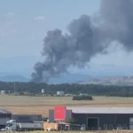 Incendiu puternic la o hală de mase plastice din Prahova. A fost emis mesaj RO-ALERT (Video)