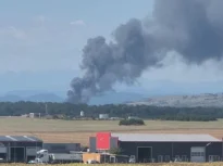 Incendiu puternic la o hală de mase plastice din Prahova. A fost emis mesaj RO-ALERT (Video)