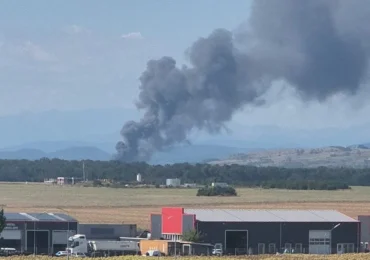 Incendiu puternic la o hală de mase plastice din Prahova. A fost emis mesaj RO-ALERT (Video)
