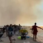 Halkidiki, în flăcări în plin sezon turistic. Sute de oameni evacuați pe mare. Pericolul rămâne ridicat și vineri, când vântul poate trece de 100 km/h (Video)