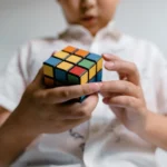 Este adevărat că inteligența oamenilor scade? Da și nu, lucrurile nu sunt așa de simple!