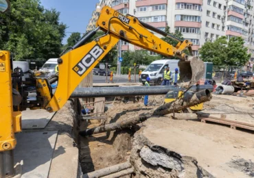 Peste 70 km de rețele subterane sunt modernizate în Capitală odată cu liniile de tramvai. Ciucu preferă ca lucrările să dureze mai mult, dar să fie făcute bine