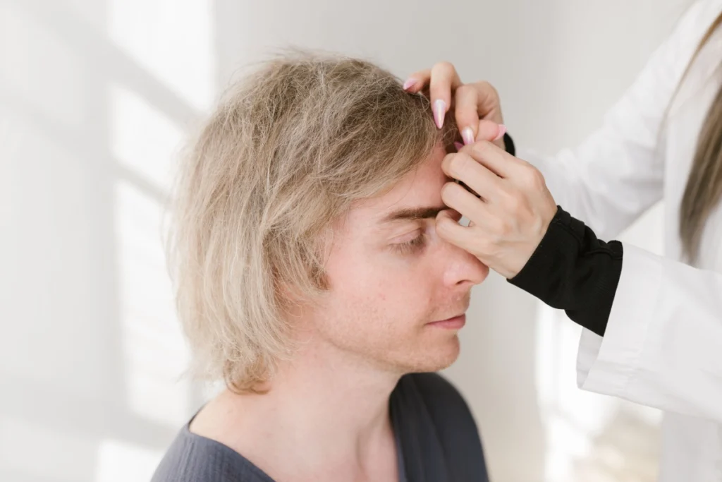 Un medicament comun ar putea stimula regenerarea părului la persoanele cu alopecie
