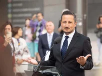 Nicu Ștefănuță critică dur lipsa de reacție a politicienilor, dar și reacția lui Nicușor Dan în cazul șefului SPP, Lucian Pahonțu: „…un scuipat pe memoria victimelor acelor zile. Ei au fost eroi, noi slugoi. (…) Respect Recorder, rușine în rest”