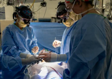 Prima operație din lume în care a fost extirpată o tumoare cerebrală folosind AI în timp real