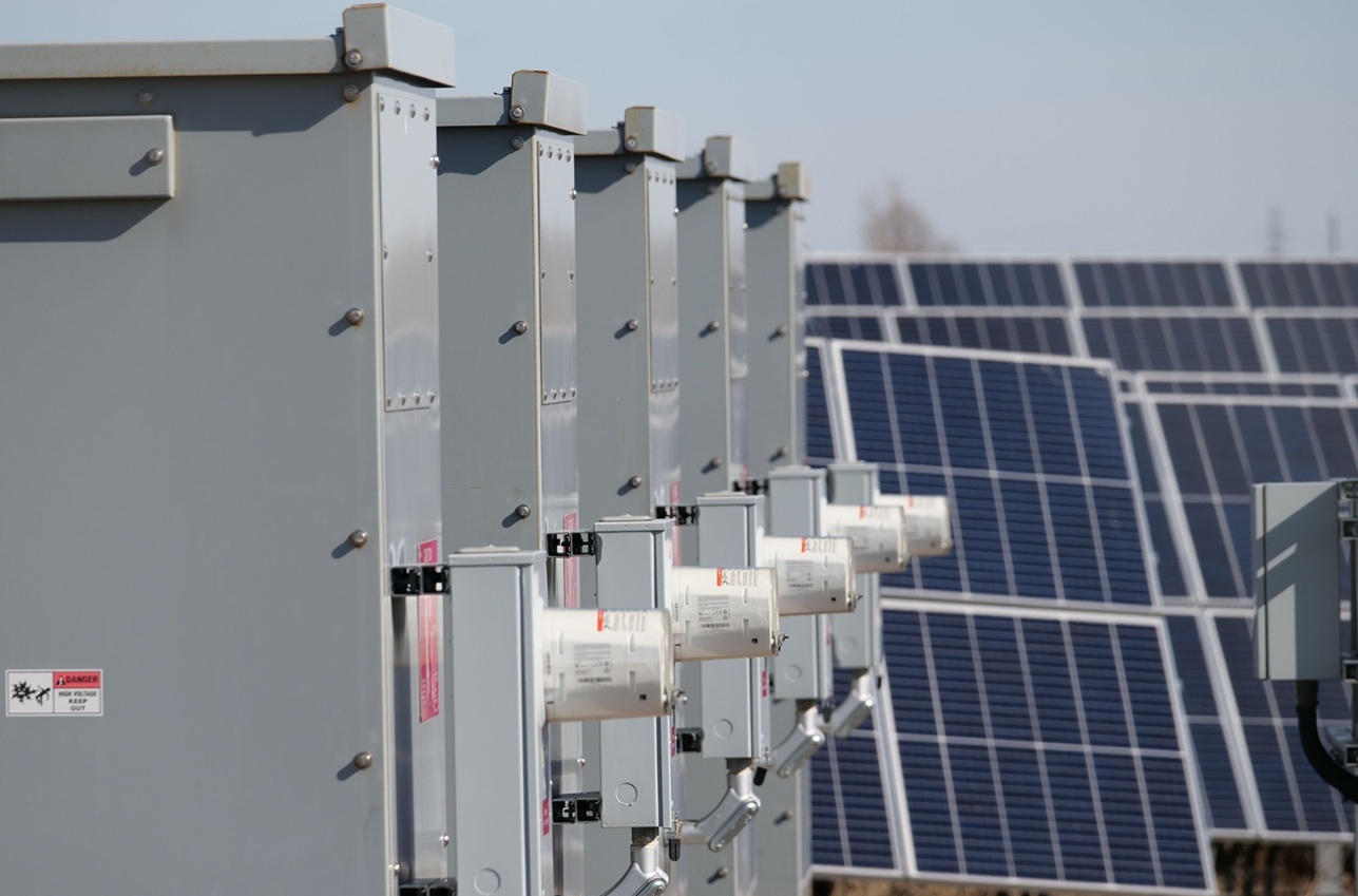 Stocarea energiei ne poate salva. Dar bateriile au și un risc
