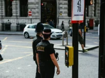 Atac cu foarfece la Londra: O femeie a rănit patru bărbați (Video)