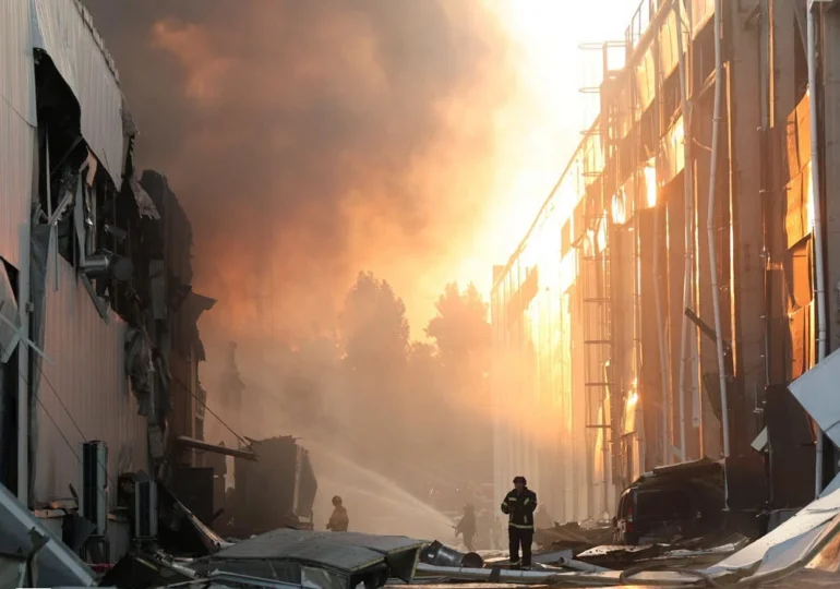 <span style="color:#990000;">Ziua 1626</span> Explozii în Crimeea. Wildberries arde la peste 2.000 km de front. Cargo german, lovit de drone rusești în Marea Neagră (Video). Zelenski ordonă atacuri susținute