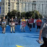 Manifestație în Piața Victoriei, la 8 ani de la protestul din 10 August (Foto & Video). Oana Gheorghiu, „săgeți” către PSD: Nu vom uita. Va veni ziua în care veți plăti