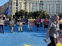 Manifestație în Piața Victoriei, la 8 ani de la protestul din 10 August (Foto & Video). Oana Gheorghiu, „săgeți” către PSD: Nu vom uita. Va veni ziua în care veți plăti