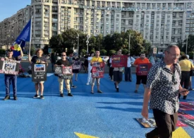 Manifestație în Piața Victoriei, la 8 ani de la protestul din 10 August (Foto & Video). Oana Gheorghiu, „săgeți” către PSD: Nu vom uita. Va veni ziua în care veți plăti