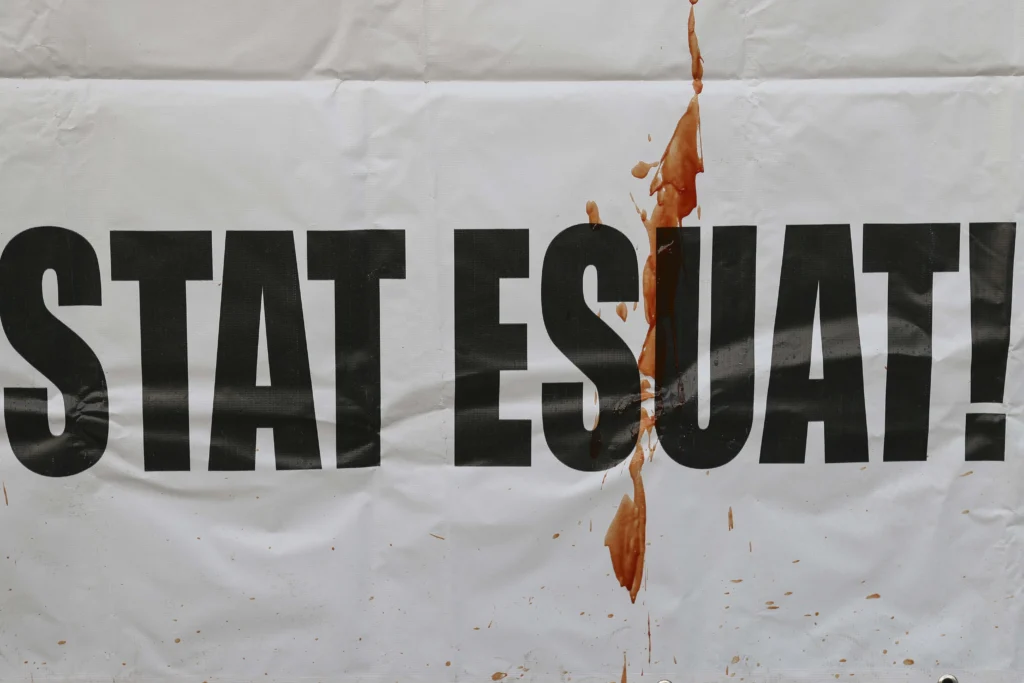 Protest la Palatul Cotroceni, după ce Nicușor Dan l-a apărat pe șeful SPP: Nicușoare, lasă clonțu, dă-l afară pe Pahonțu (Foto & Video)