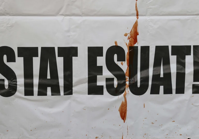 Protest la Palatul Cotroceni, după ce Nicușor Dan l-a apărat pe șeful SPP: Nicușoare, lasă clonțu, dă-l afară pe Pahonțu (Foto & Video)