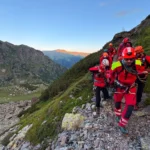 Un bărbat de 84 de ani s-a rătăcit pe Vârful Moldoveanu după ce familia l-a lăsat singur pe munte