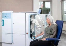 SUA autorizează primul robot independent care recoltează sânge de la pacienți