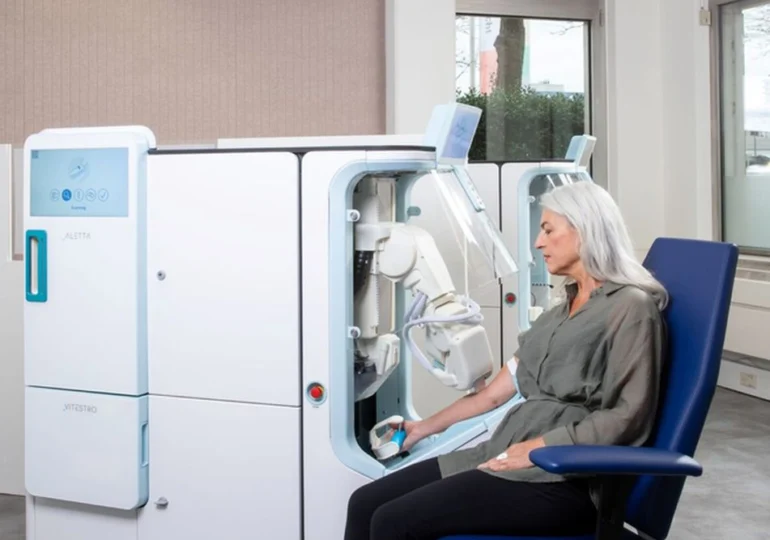 SUA autorizează primul robot independent care recoltează sânge de la pacienți