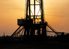 Prețul petrolului pe plan internațional a scăzut la cel mai mic nivel din ultimele trei săptămâni