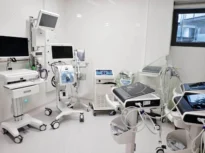 Un centru de neurochirurgie, realizat cu bani din PNRR, a fost inaugurat la Cluj. Bolojan: „Am și o obligație personală, mi-a salvat câțiva prieteni”
