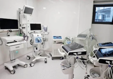 Un centru de neurochirurgie, realizat cu bani din PNRR, a fost inaugurat la Cluj. Bolojan: „Am și o obligație personală, mi-a salvat câțiva prieteni”