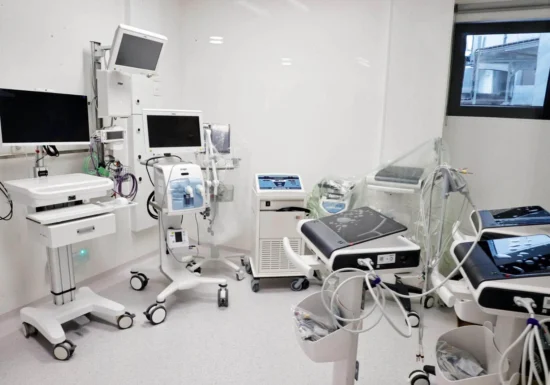 Un centru de neurochirurgie, realizat cu bani din PNRR, a fost inaugurat la Cluj. Bolojan: „Am și o obligație personală, mi-a salvat câțiva prieteni”