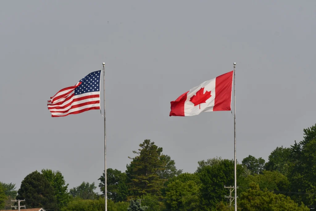 SUA impun tarife de 50% pentru unele produse canadiene. Ottawa va răspunde „dolar cu dolar”
