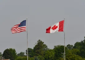 SUA impun tarife de 50% pentru unele produse canadiene. Ottawa va răspunde „dolar cu dolar”