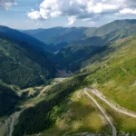 România are două dintre cele mai spectaculoase șosele din Europa. Ambele au intrat în Top 10
