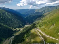România are două dintre cele mai spectaculoase șosele din Europa. Ambele au intrat în Top 10